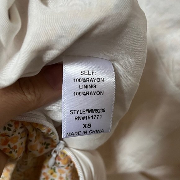 Altar’d State Elianna Floral Romper in Ditzy Micro Floral Print XS - Picture 6 of 10